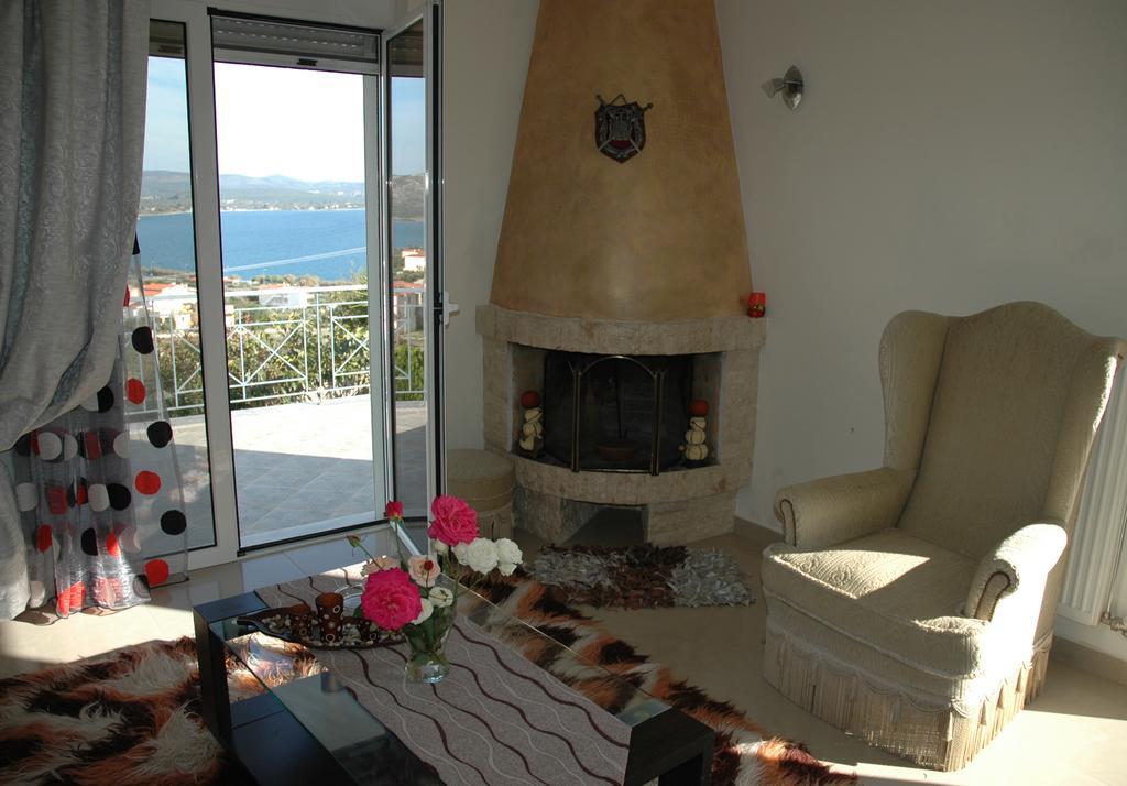 Villa Christine - Maisonettes With Fireplace Аливерион Стая снимка